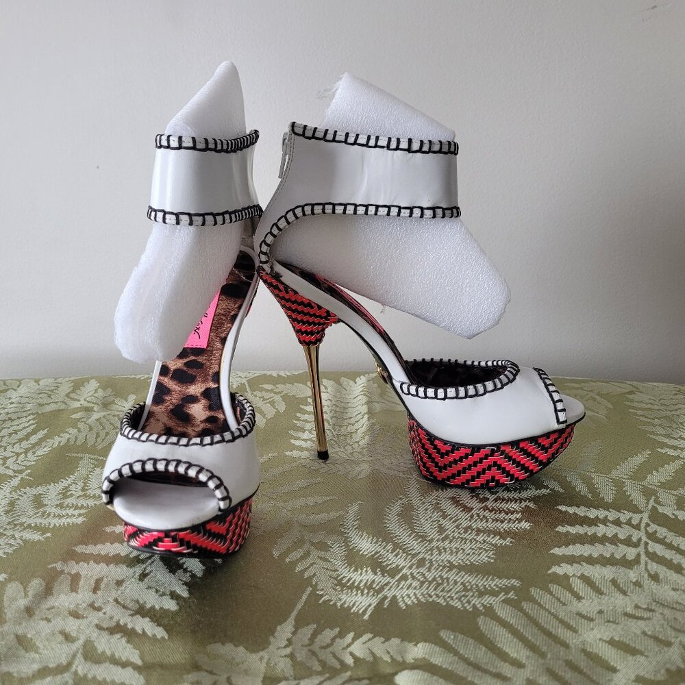 Betsey Johnson Tricksy Heels ~ Size 6